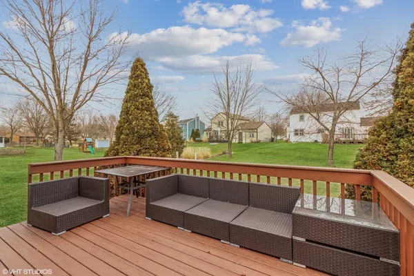 $2,700 | 2043 University Drive, Naperville, IL 60565