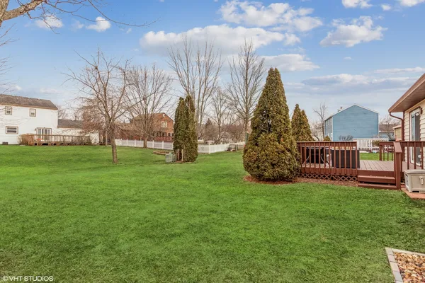 $2,700 | 2043 University Drive, Naperville, IL 60565