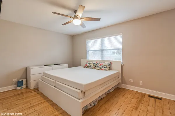 $2,700 | 2043 University Drive, Naperville, IL 60565