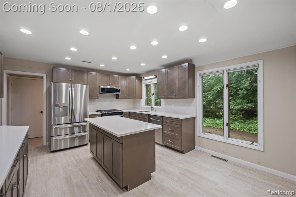 4866 Walnut Lake Road Bloomfield Hills, MI 48301 - Photo 4 of 33