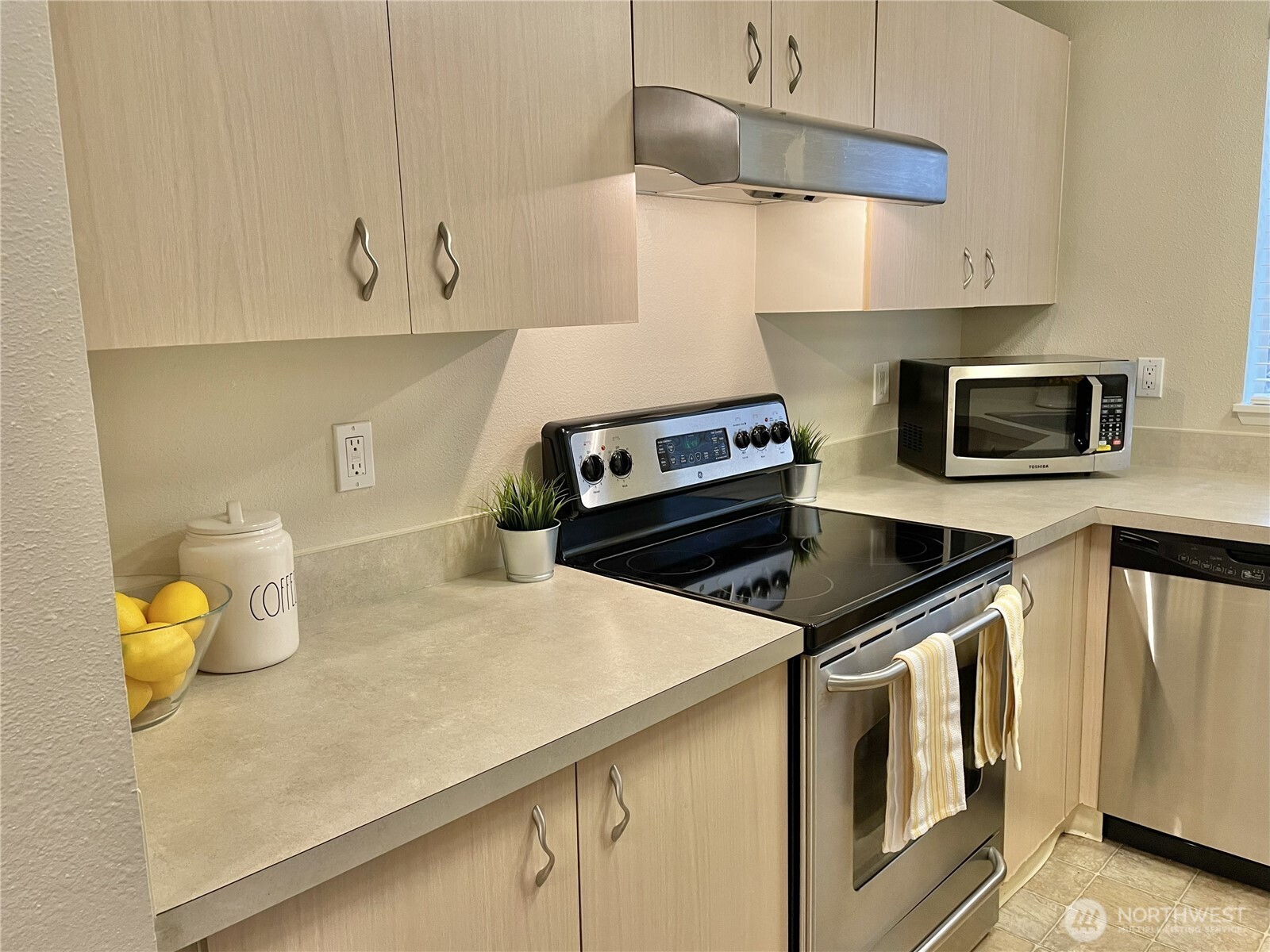 5300 Harbour Pointe Boulevard, Unit 311H Mukilteo, WA 98275 - Photo 5 of 27 a kitchen with stainless steel appliances a stove a white cabinet and a granite countertops