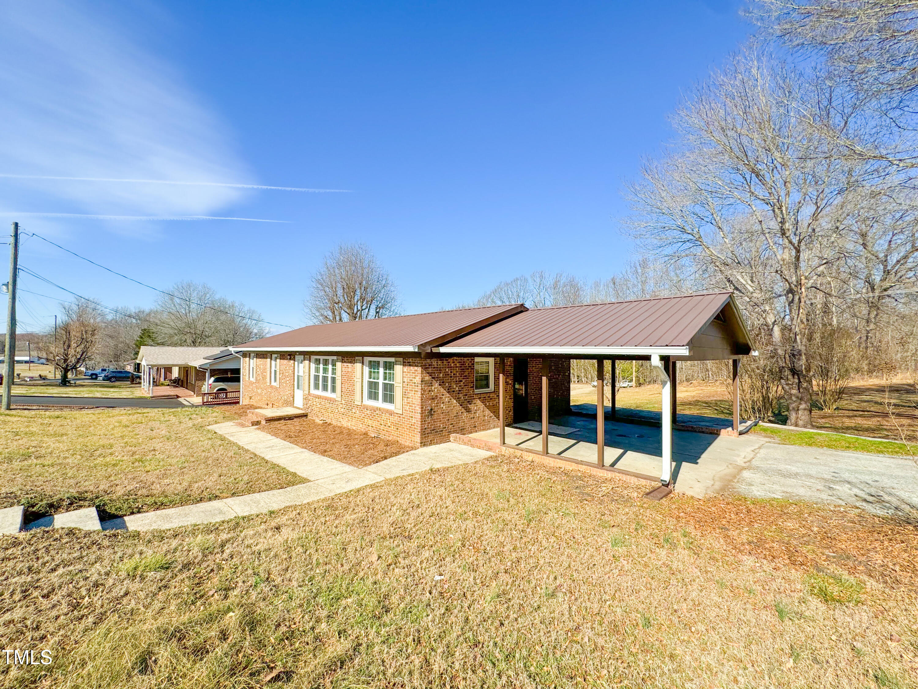 314 Lawrence Street Roxboro, NC 27573 - Photo 3 of 22 CA2F567A-C42F-48A4-B154-6C6AAC489A4E