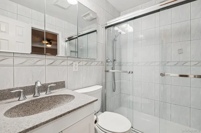 $460,000 | 5 Fredricksburg Court, Coram, NY 11727