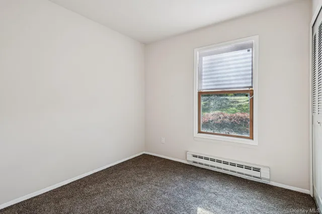 $460,000 | 5 Fredricksburg Court, Coram, NY 11727