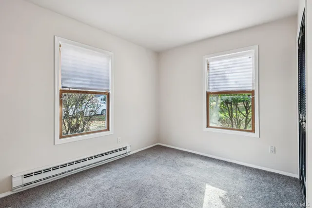 $460,000 | 5 Fredricksburg Court, Coram, NY 11727