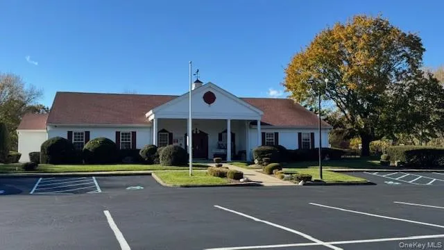 $460,000 | 5 Fredricksburg Court, Coram, NY 11727