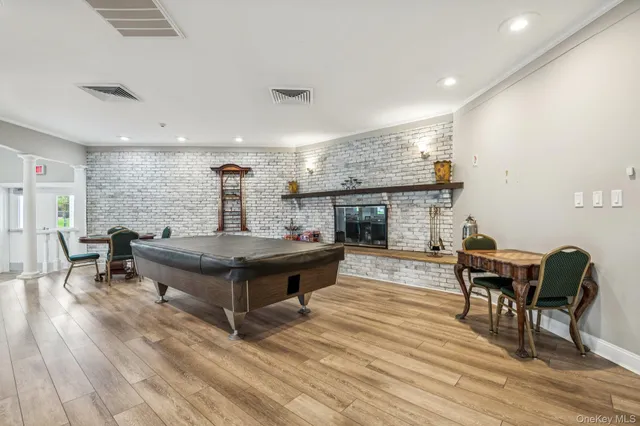 $460,000 | 5 Fredricksburg Court, Coram, NY 11727