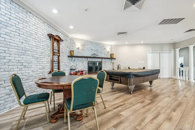 $460,000 | 5 Fredricksburg Court, Coram, NY 11727