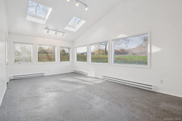 $460,000 | 5 Fredricksburg Court, Coram, NY 11727