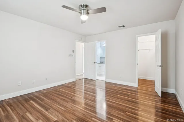 $460,000 | 5 Fredricksburg Court, Coram, NY 11727