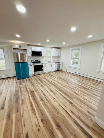 $1,950 | 4 Laprise Court, Unit 2, Dudley, MA 01571