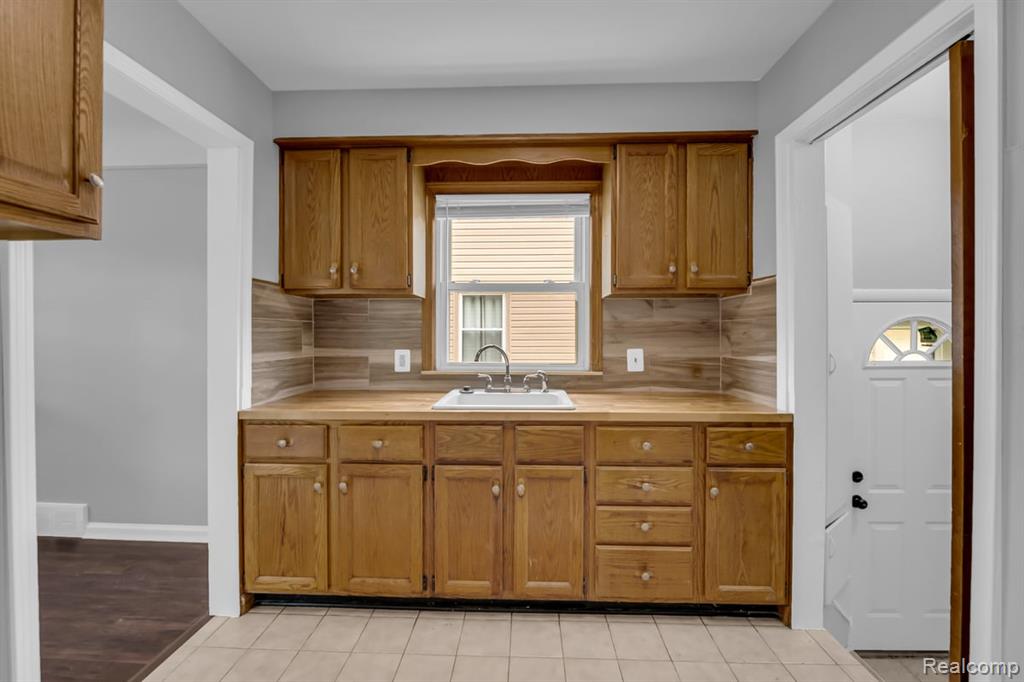 3752 Katherine Street Dearborn, MI 48124 - Photo 9 of 23