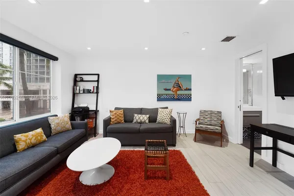 $3,200 | 1460 Ocean Drive, Unit 307, Miami Beach, FL 33139