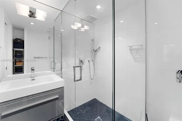 $3,200 | 1460 Ocean Drive, Unit 307, Miami Beach, FL 33139