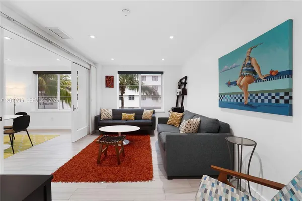 $3,200 | 1460 Ocean Drive, Unit 307, Miami Beach, FL 33139