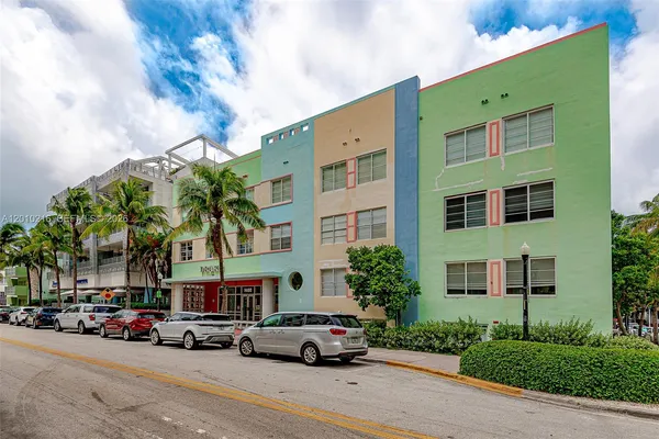 $3,200 | 1460 Ocean Drive, Unit 307, Miami Beach, FL 33139