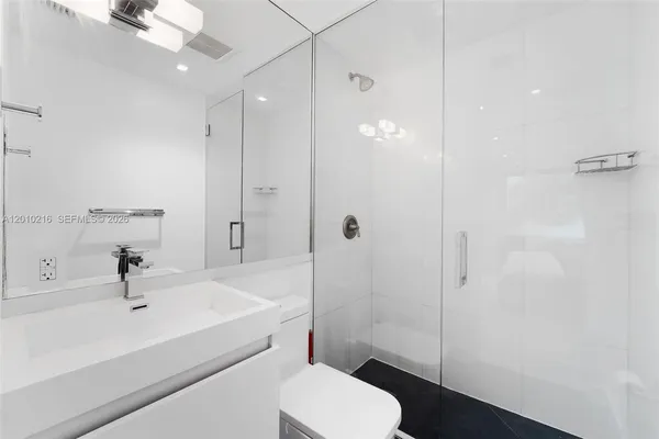 $3,200 | 1460 Ocean Drive, Unit 307, Miami Beach, FL 33139
