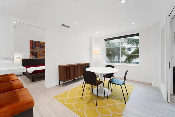$3,200 | 1460 Ocean Drive, Unit 307, Miami Beach, FL 33139