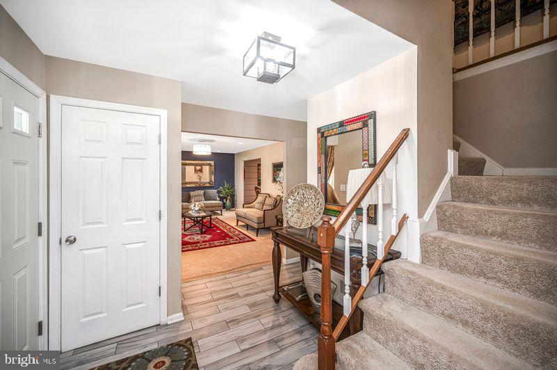 7934 St George Court Springfield, VA 22153 - Photo 3 of 11 stairway