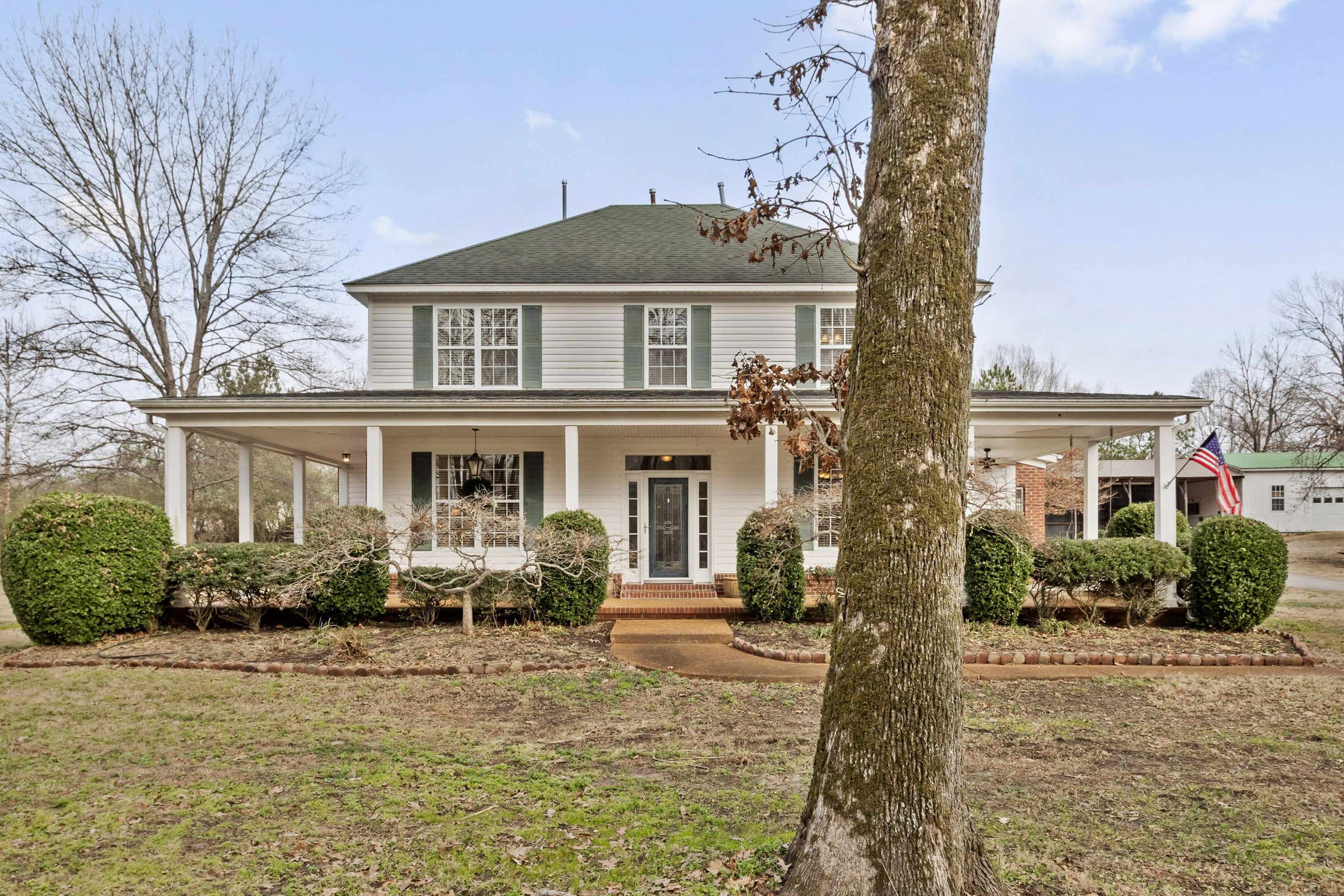 2789 North Collierville Arlington Road Eads, TN 38028 - Photo 2 of 34 a front view of a house with garden