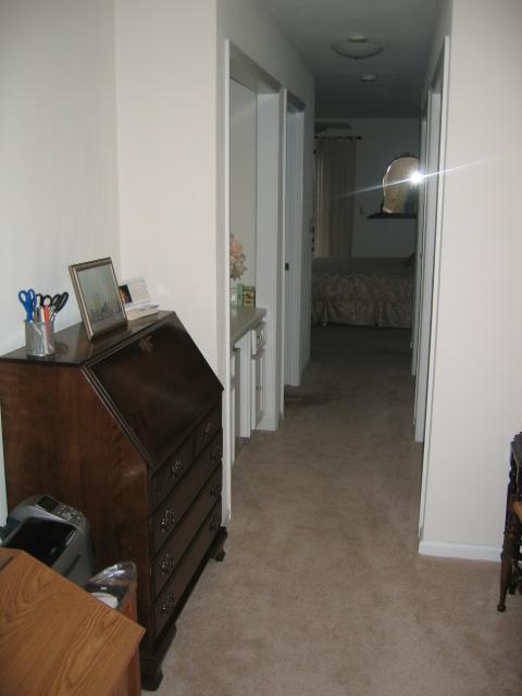 6273 Smokey Ridge Road Roanoke, VA 24018 - Photo 11 of 39 Master Hall