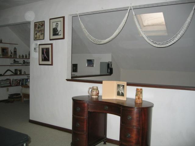 6273 Smokey Ridge Road Roanoke, VA 24018 - Photo 21 of 39 3rd Floor Hallway