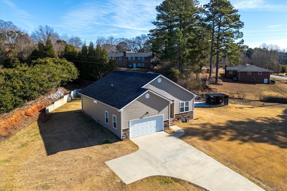 700 Kings Road Anderson, SC 29621 - Photo 2 of 48