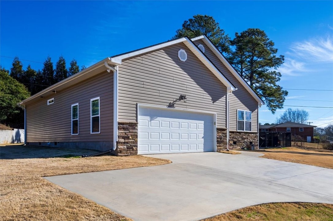 700 Kings Road Anderson, SC 29621 - Photo 4 of 48