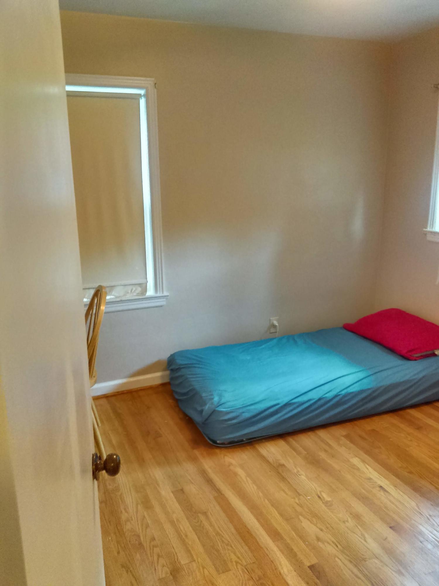 154 Frontier Road Northeast Roanoke, VA 24012 - Photo 13 of 19 Bedroom 3