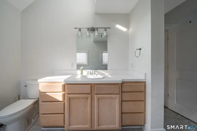 $3,500 | 90 Boston Post Road, Madison, CT 06443