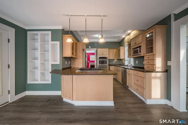 $3,500 | 90 Boston Post Road, Madison, CT 06443