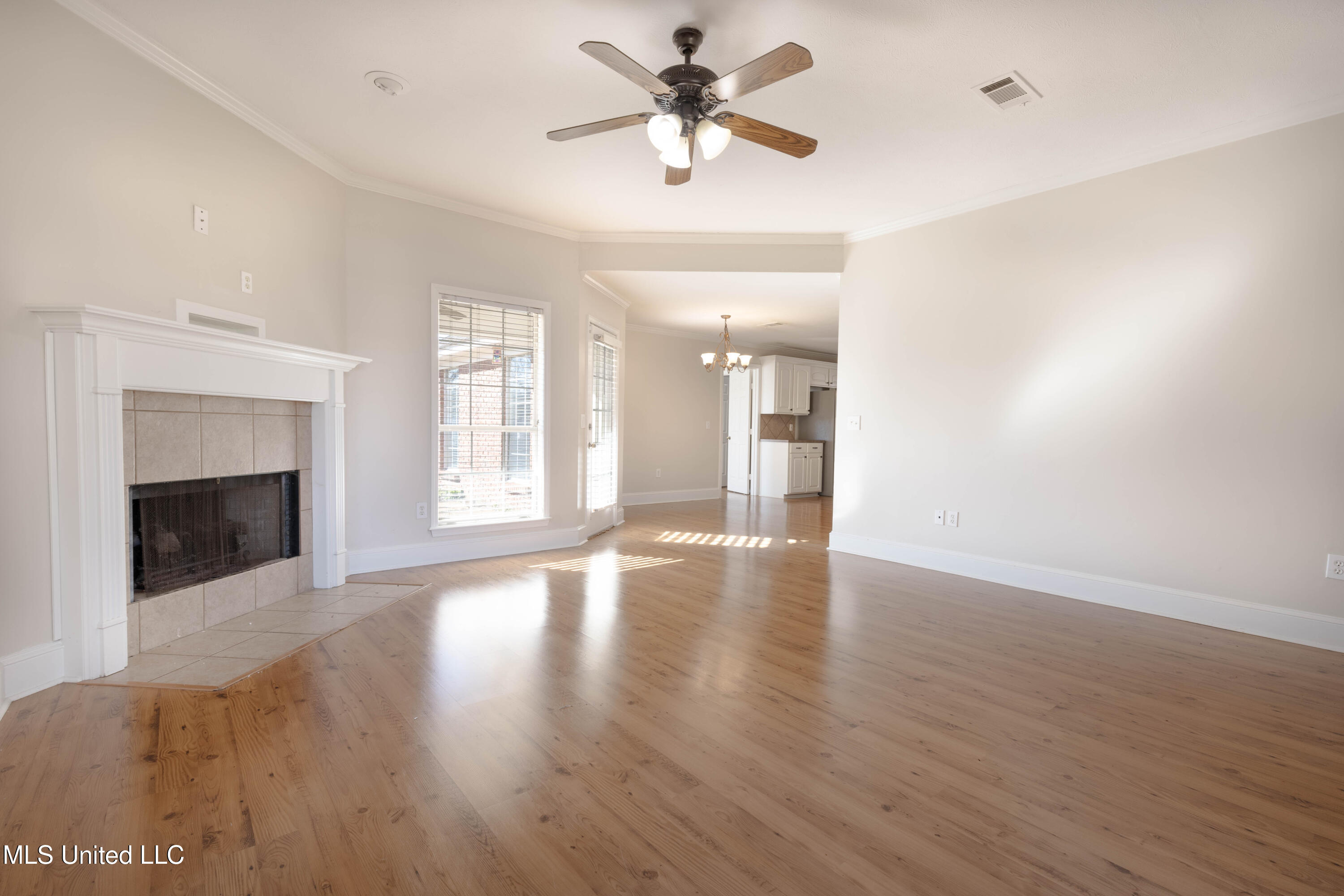 105 Channing Circle Canton, MS 39046 - Photo 6 of 29 IMG_0340-Edit