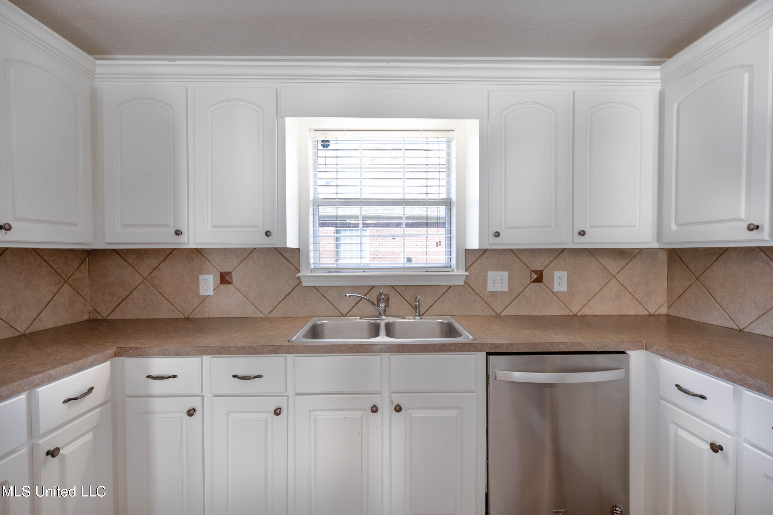 105 Channing Circle Canton, MS 39046 - Photo 9 of 29 IMG_0359-Edit