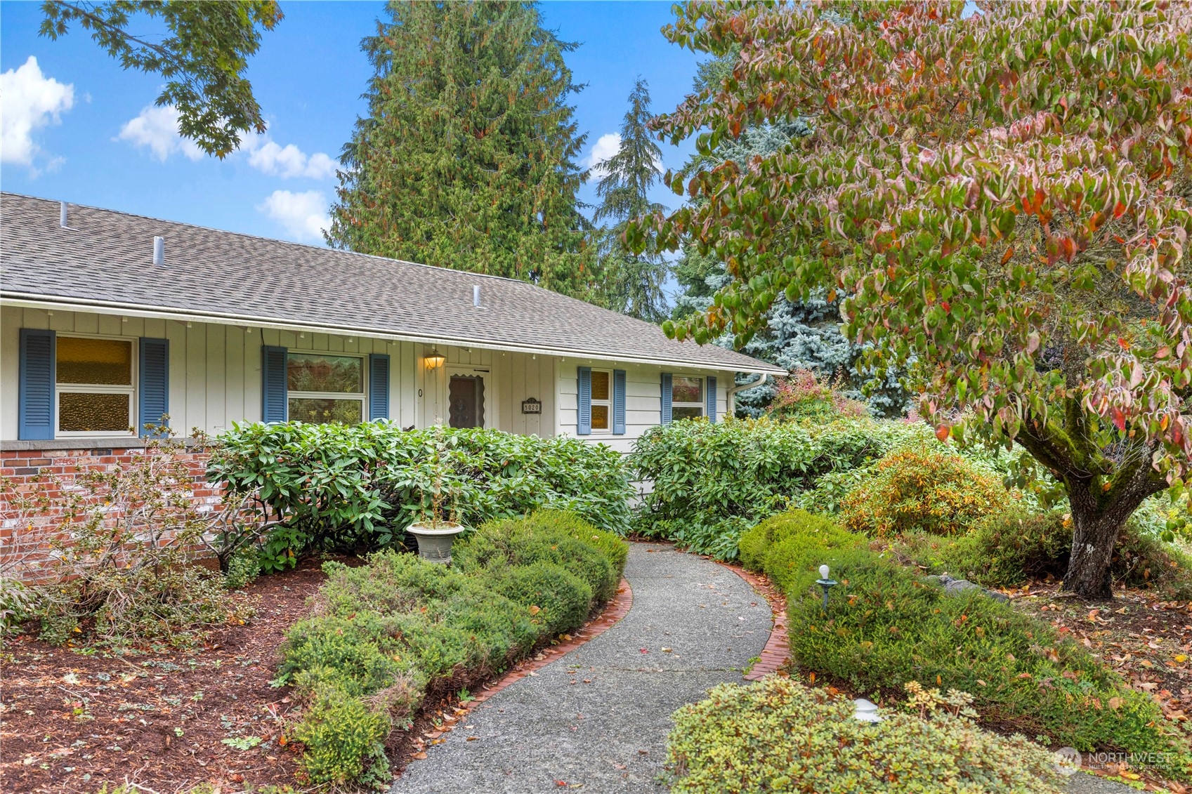 5020 Crest Lane Everett, WA 98203 - Photo 2 of 37