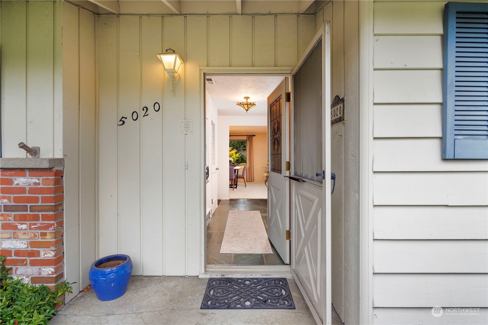 5020 Crest Lane Everett, WA 98203 - Photo 3 of 37