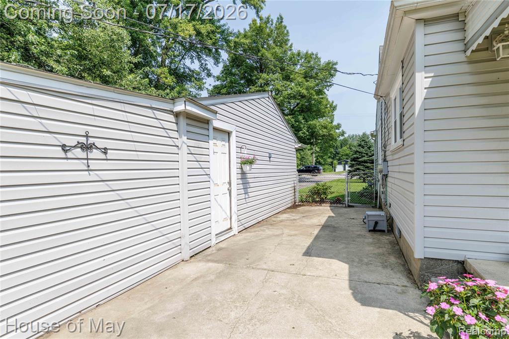 45247 Bemis Road Belleville, MI 48111 - Photo 16 of 28
