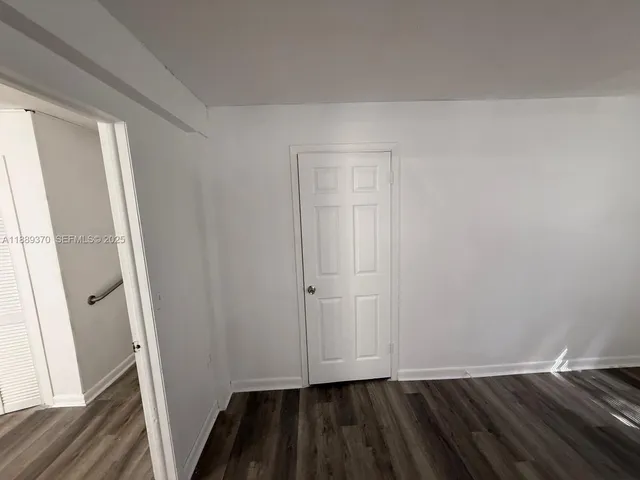 a view of utility room