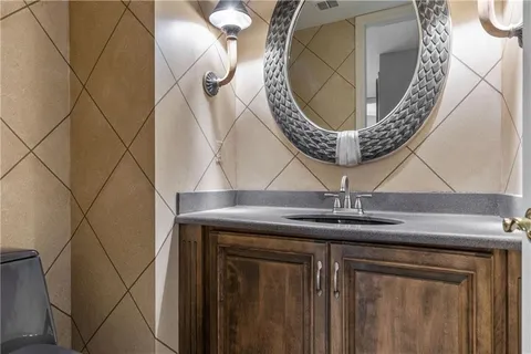 $1,375,000 | 2108 West 115th Street, Leawood, KS 66211