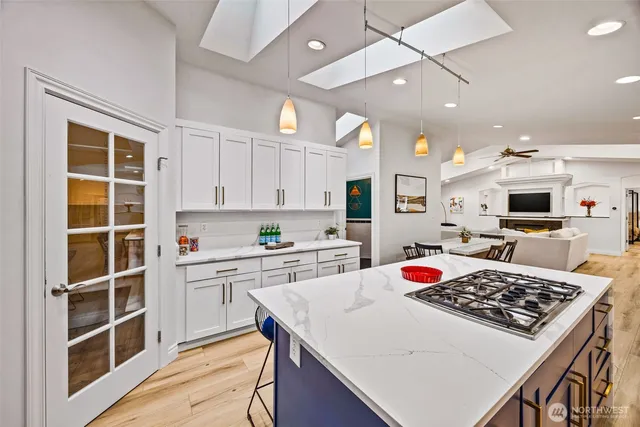 $1,990,000 | 575 Mt Logan Drive Southwest, Issaquah, WA 98027