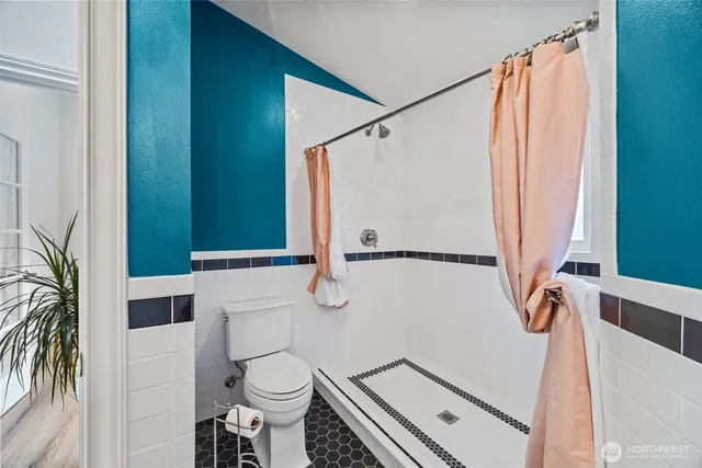 $1,990,000 | 575 Mt Logan Drive Southwest, Issaquah, WA 98027