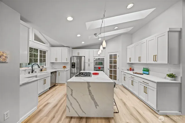 $1,990,000 | 575 Mt Logan Drive Southwest, Issaquah, WA 98027