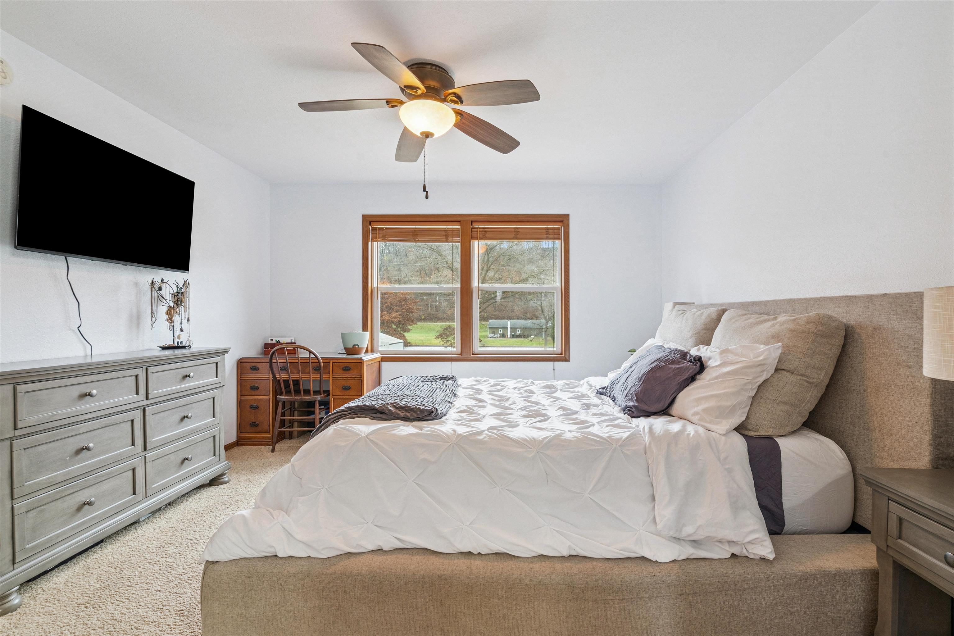 4641 South Beach Lane Dubuque, IA 52003 - Photo 11 of 38