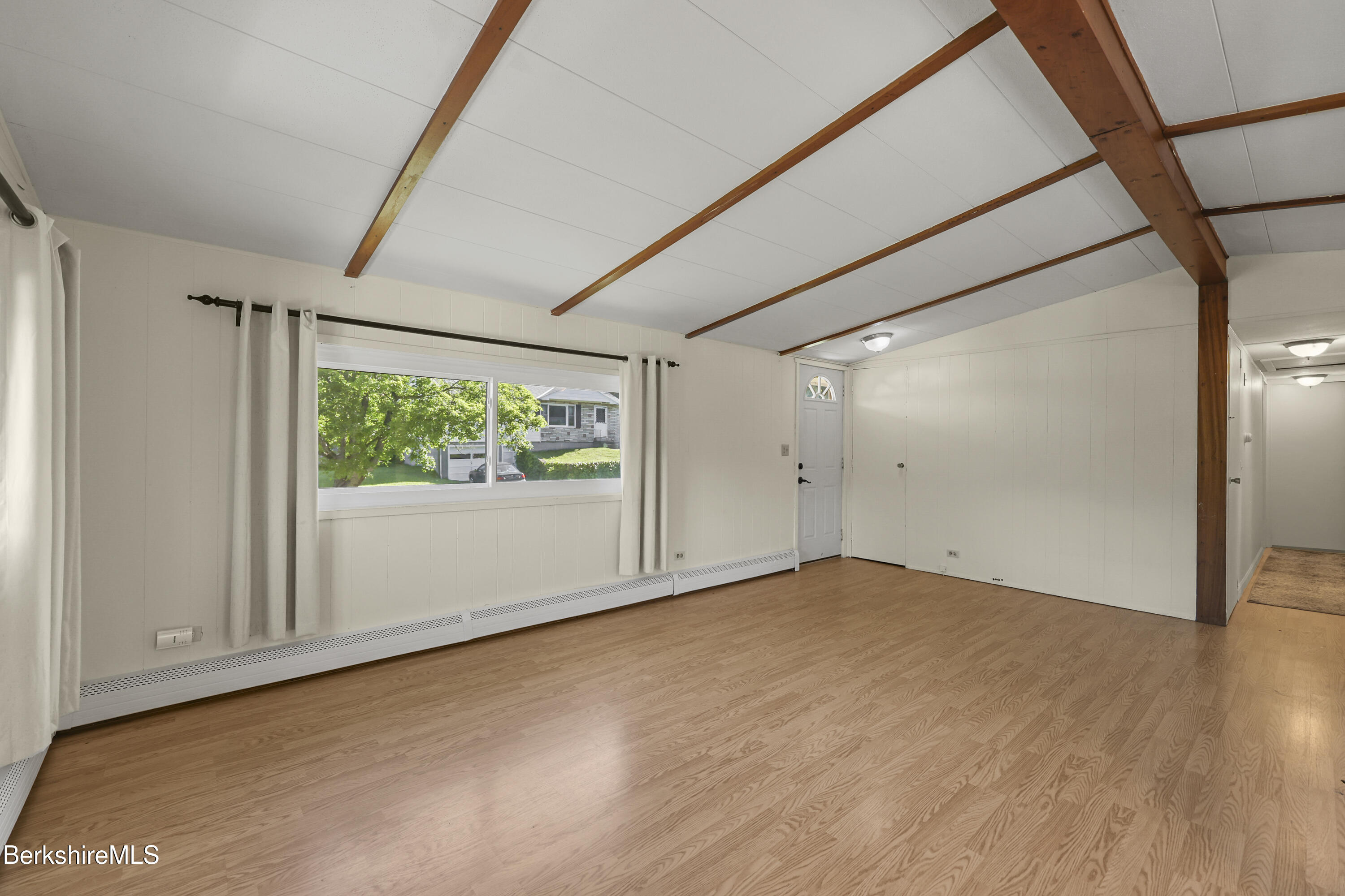 20 Overlook Terrace Adams, MA 01220 - Photo 5 of 32 Living Room