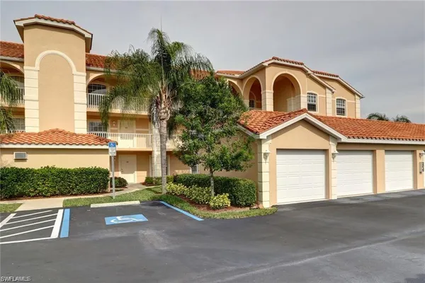 $2,400 | 26630 Rosewood Pointe Drive, Unit 306, Bonita Springs, FL 34135