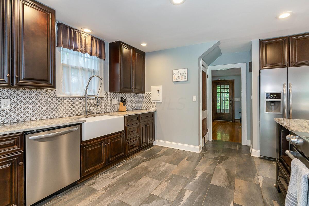 3076 Midgard Road Columbus, OH 43202 - Photo 11 of 34 Kitchen