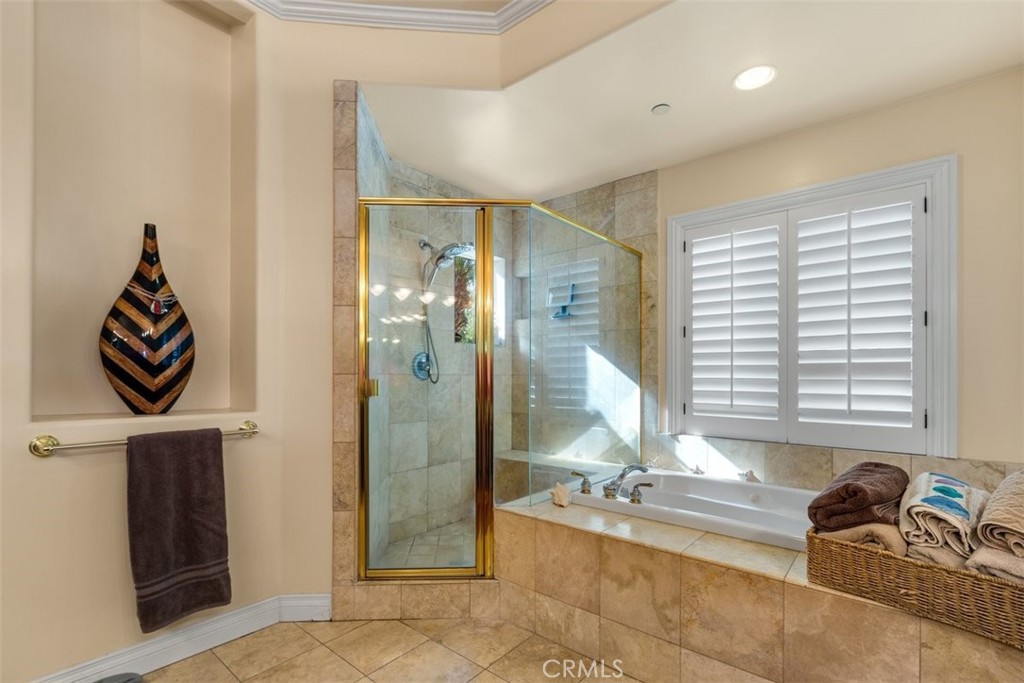 77 Altamont Way Camarillo, CA 93010 - Photo 17 of 48 a very nice looking room with a large window