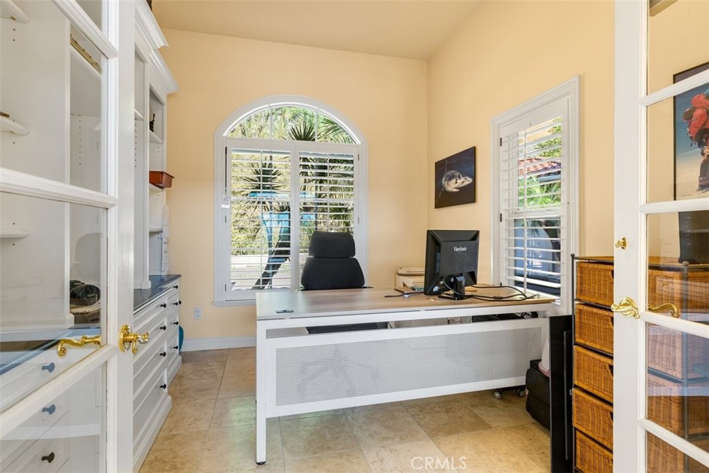 77 Altamont Way Camarillo, CA 93010 - Photo 33 of 48 a living room with fireplace furniture and a flat screen tv