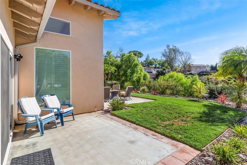 77 Altamont Way Camarillo, CA 93010 - Photo 34 of 48 a backyard of a house with table and chairs
