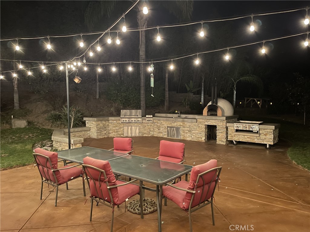 77 Altamont Way Camarillo, CA 93010 - Photo 39 of 48 a outdoor dining space with furniture and a potted plant