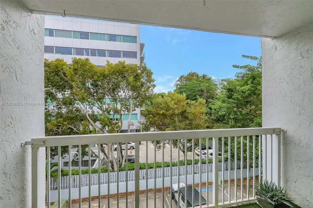 $395,000 | 2920 Southwest 28th Terrace, Unit 407, Coconut Grove, FL 33133
